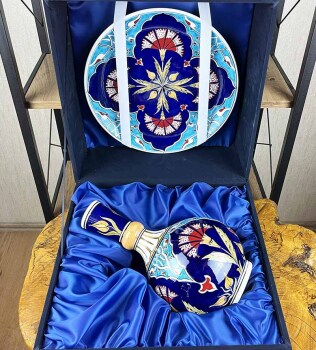 Saray Karanfili – İznik Çini Vazo Tabak Seti - Çini Evi (1)