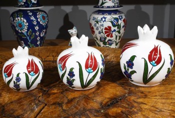 Set de 3 grenades en céramique d’Iznik motif tulipe - 1