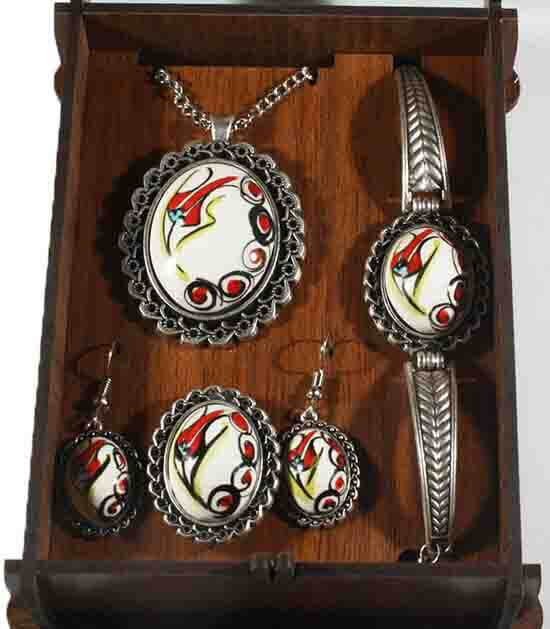 Set de bijoux en céramique d’Iznik motifs tulipes et nuages - 1