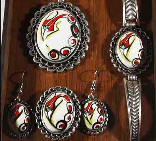Set de bijoux en céramique d’Iznik motifs tulipes et nuages - 2