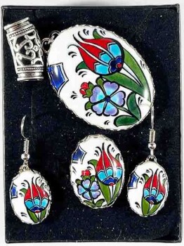 Set de bijoux spécial motif tulipe en céramique d’Iznik - 1