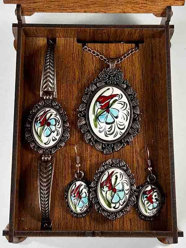 Set de bijoux fait main motifs tulipe et Corne d’Or - 2