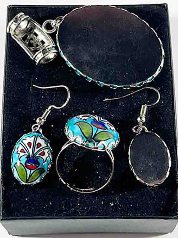 Set de bijoux VIP turquoise motif œillet blanc en céramique d’Iznik - 2