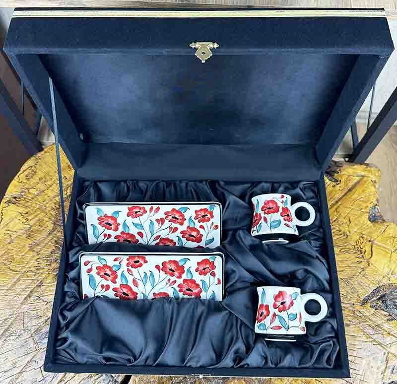 Set de présentation pour café en céramique d’Iznik à jardin de fleurs rouges – cadeau élégant - 4