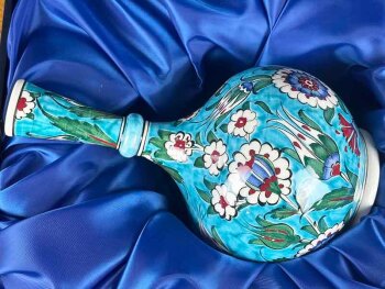 Set de vase et assiette en céramique d’Iznik – Motif Jardin Nocturne sur fond bleu - 3