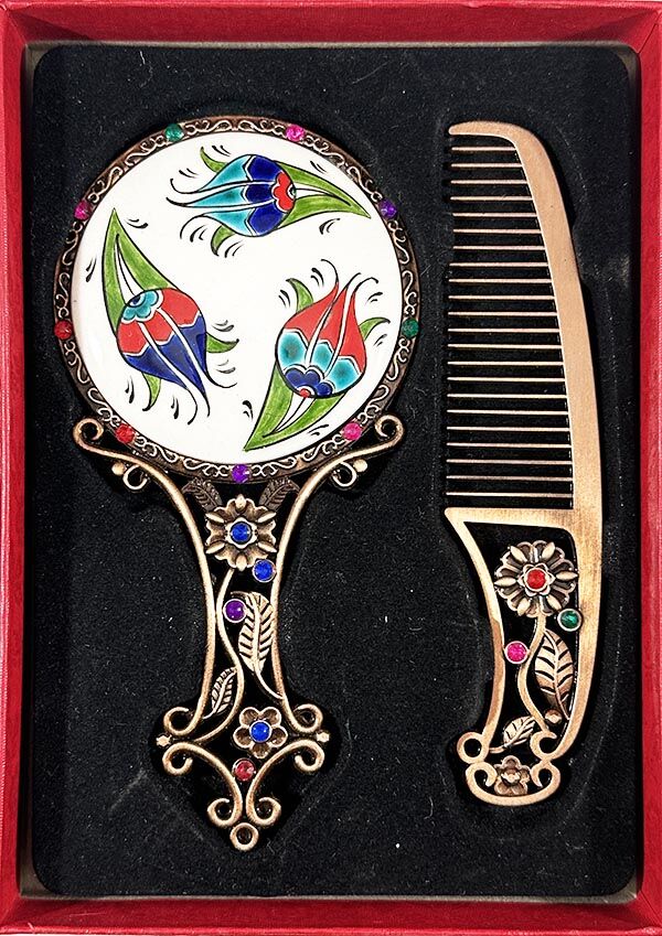 Set Miroir et Peigne Orné de Tulipes Élégantes - 1