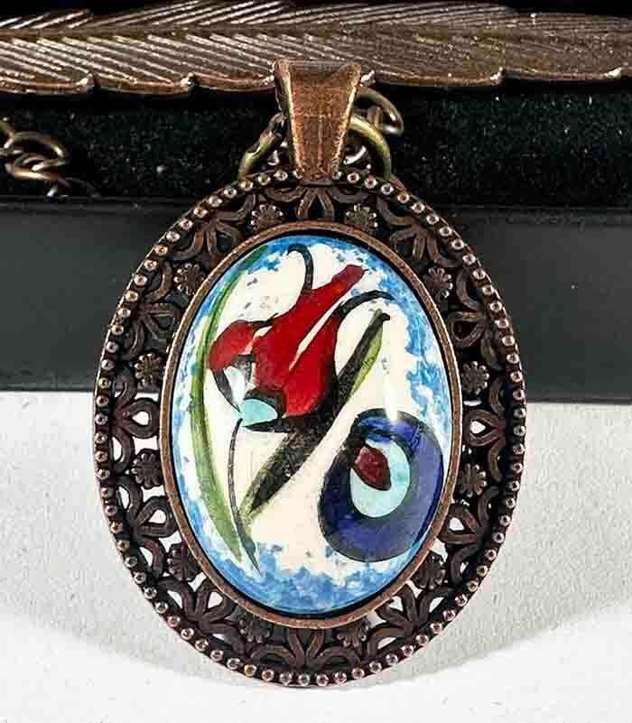 Signet en Céramique d’Iznik – Motifs Çintemani et Tulipe, Héritage de l’Art Ottoman - 1