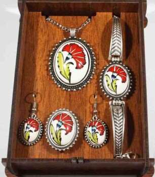 Single Carnation Motif Iznik Ceramic Jewelry Set - 1