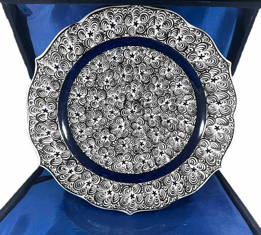 Siyah Beyaz Ahenk – İznik Çini Tabak - 1