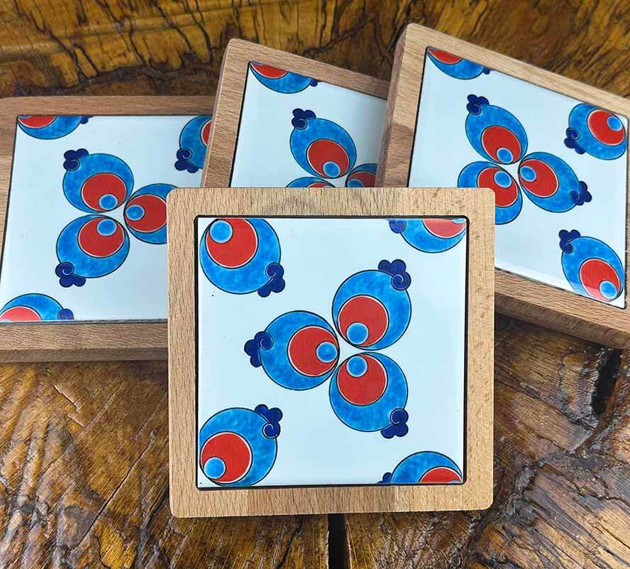 Sous-verres carrés à motif Çintemani – Élégance traditionnelle sur bois et céramique d’Iznik - 1