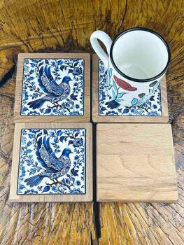 Sous-verres à motif de colombe bleue – Élégance symbolique en bois et céramique d’Iznik - Çini Evi (1)