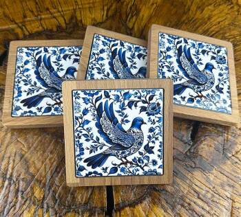 Sous-verres à motif de colombe bleue – Élégance symbolique en bois et céramique d’Iznik - Çini Evi