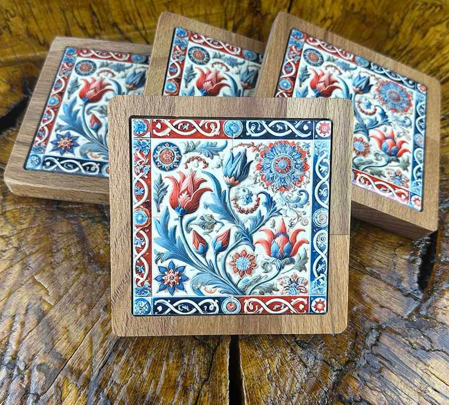 Sous-verres à motif de jardin de roses – Raffinement floral en céramique d’Iznik et bois naturel - 1