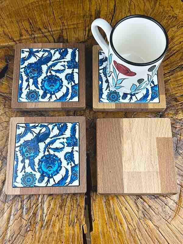 Sous-verres à motif de phénix – Élégance mythique en céramique d’Iznik et bois naturel - 2