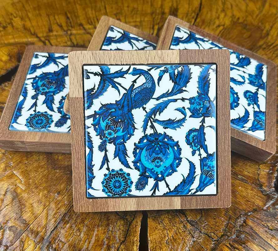 Sous-verres à motif de phénix – Élégance mythique en céramique d’Iznik et bois naturel - 1
