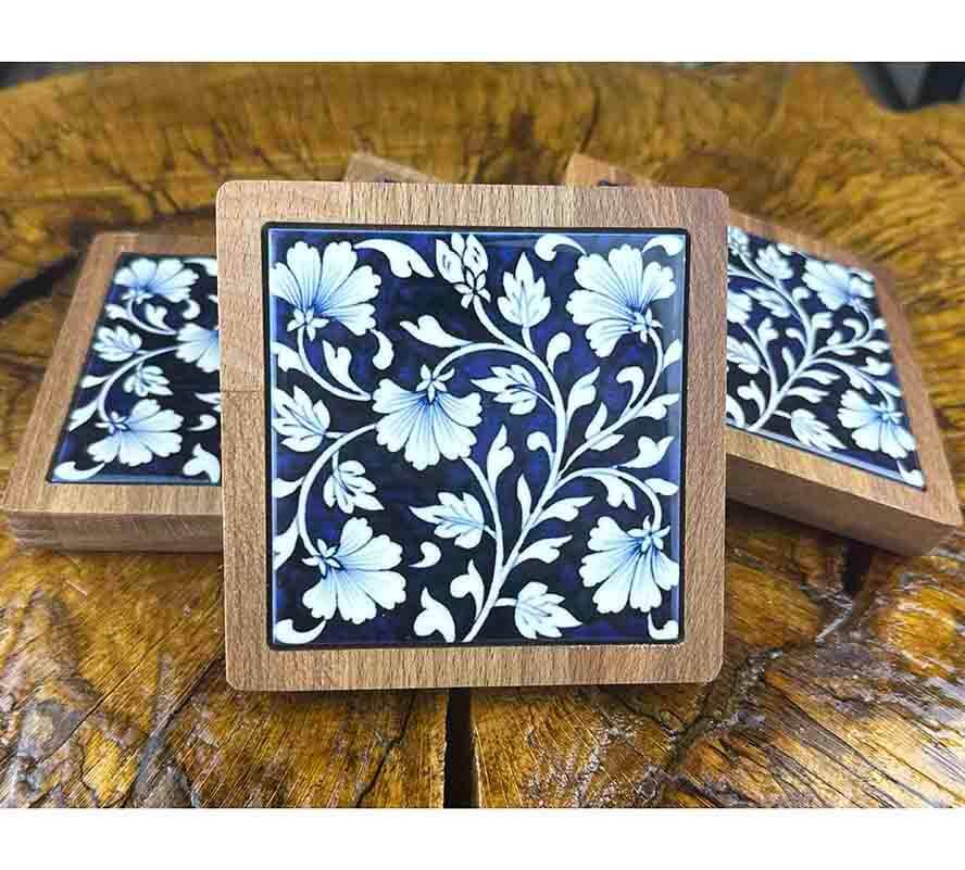 Sous-verres à motif d’œillet – Raffinement symbolique en céramique d’Iznik et bois naturel - 1