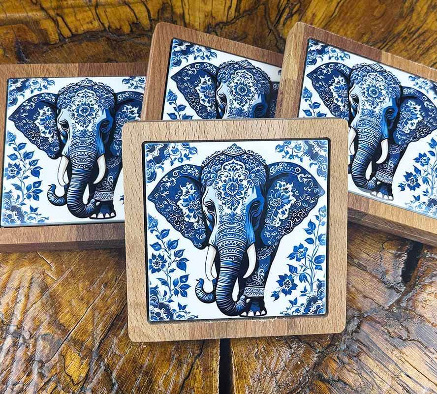 Sous-verres à motif d’éléphant – Élégance symbolique en céramique d’Iznik et bois naturel - 1