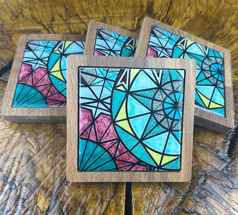 Sous-verres à motif géométrique – Élégance moderne en céramique d’Iznik et bois naturel - 1