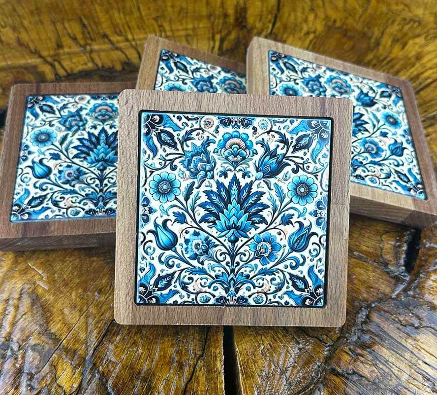 Sous-verres à motif végétal – Cadeau élégant pour bureau en céramique d’Iznik et bois naturel - 1