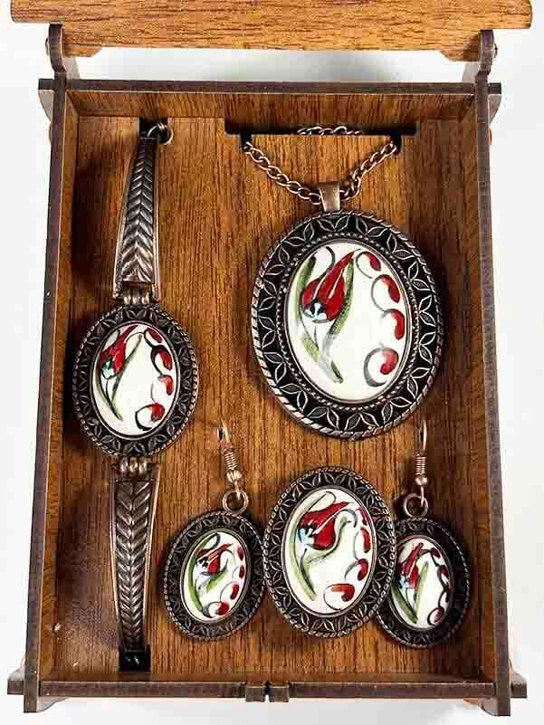Special Tulip Motif Iznik Ceramic Jewelry Set - 2