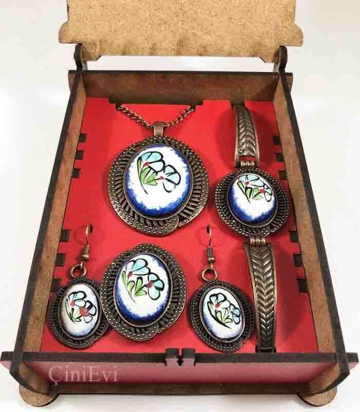 Spring Jewelry Set with Carnation Pattern - 1
