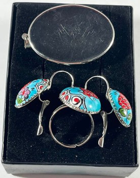 Spring Motif Pottery Jewelry Set on Turquoise Ground - 2