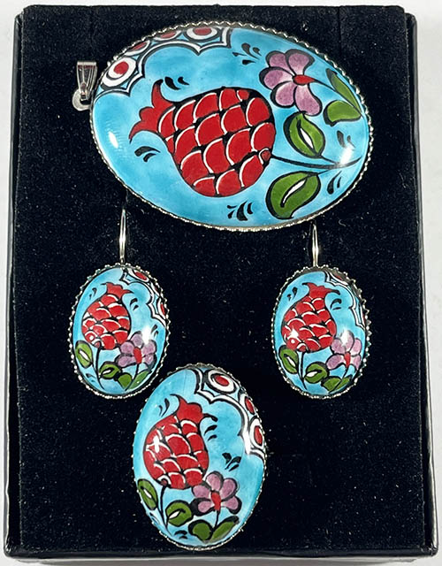 Spring Motif Pottery Jewelry Set on Turquoise Ground - 1