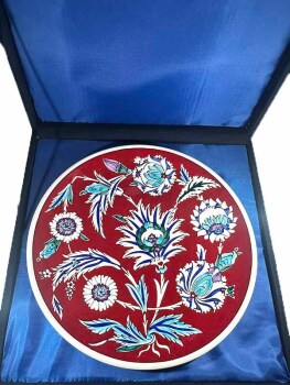 Success & Achievement Gift: Red Background Iznik Ceramic Plate - Çini Evi (1)