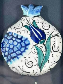 Teşekkür Hediyesi – Lale Motifli Nar-ı İznik Paspartulu Çini Plaket - Çini Evi (1)