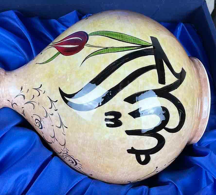 Tauhid und Tulpe – Iznik-Keramikvase in Erdtönen - 4