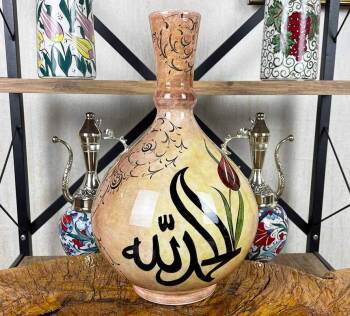 Tauhid und Tulpe – Iznik-Keramikvase in Erdtönen - Çini Evi