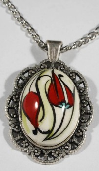Thank You Gift Tulip Patterned Iznik Ceramic Pendant - Çini Evi