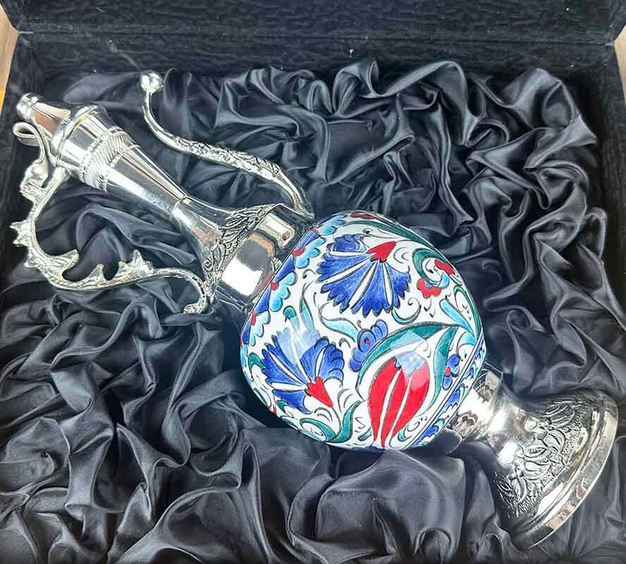 طقم إبريق خزفي من إزنيق بزخارف التوليب الأحمر والزهور - 3