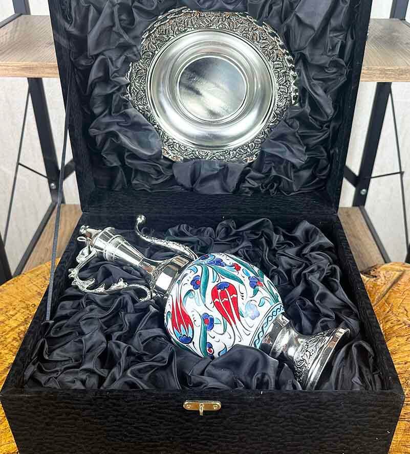 طقم إبريق خزفي من إزنيق مطلي بالفضة بزخرفة التوليب - 2