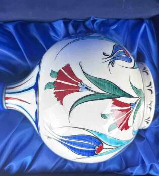 Traditional Tulip and Carnation Iznik Ceramic Vase - 4