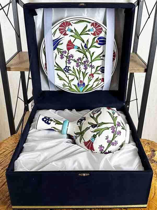 Tulip and Carnation Motif Iznik Ceramic Vase and Plate Set - 2