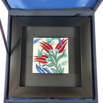 Tulip Garden Iznik Ceramic Plaque - Çini Evi (1)