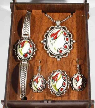 Tulip Motif Iznik Ceramic Jewelry Set - 1