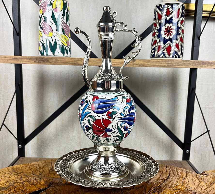 Tulpenfrühling-Kannen-Set – handgefertigtes Iznik-Keramik-Kannen- und Teller-Set - 1