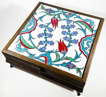 Tulpenmotivierte Holz-Aufbewahrungsbox – Symbolischer Stil im Iznik-Design - Çini Evi
