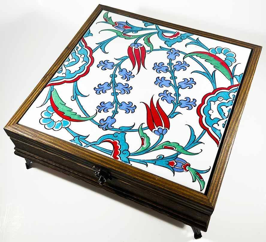 Tulpenmotivierte Holz-Aufbewahrungsbox – Symbolischer Stil im Iznik-Design - 1
