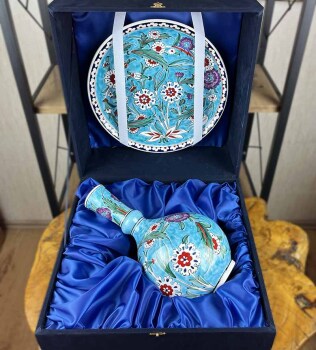 Turkuaz Çiçek Bahçesi – İznik Çini Vazo Tabak Seti - Çini Evi (1)