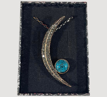 Turquoise Ground Golden Horn Motif Half Moon Bronze Pendant - Çini Evi (1)