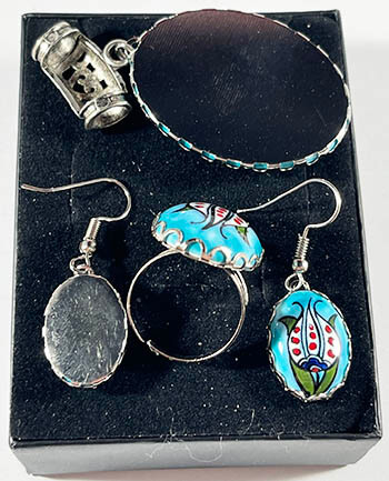 Turquoise Ground Tulip Embroidered Jewelry Set - 2