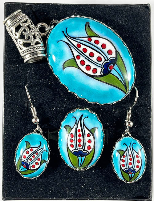 Turquoise Ground Tulip Embroidered Jewelry Set - 1