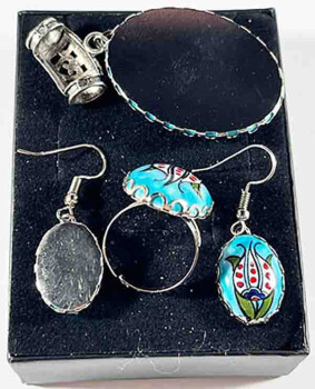 Turquoise Ground Tulip Embroidered Jewelry Set - Çini Evi (1)