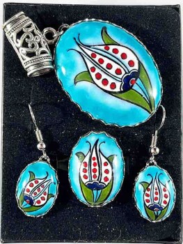 Turquoise Ground Tulip Embroidered Jewelry Set - Çini Evi
