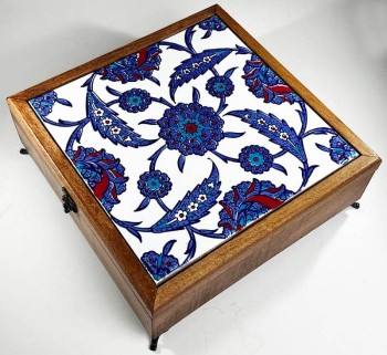 Uhrenbox aus Holz mit Lotusmuster - 1
