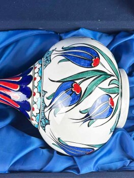 Vase d’Iznik 30 cm – Motif Tulipe – Fait main, avec coffret de prestige - Çini Evi (1)