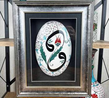 Vav ve Lale Motifli İznik Çinili Duvar Süsü – Vip İslami Hediye - Çini Evi